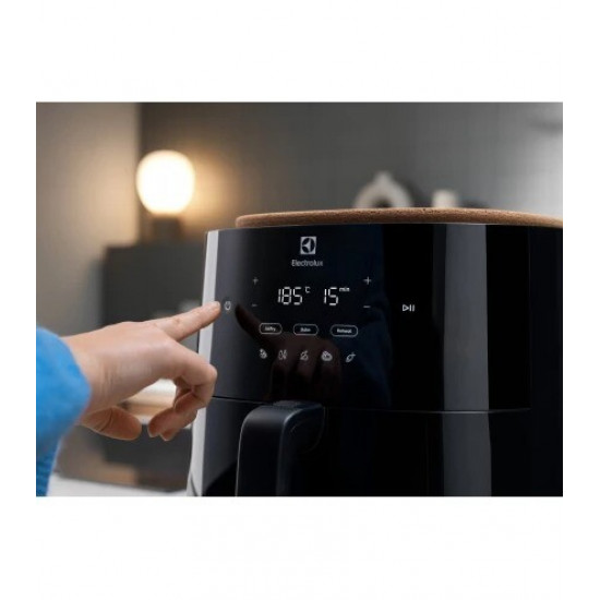Мультипіч Electrolux 700 Air Fryer EAF5B